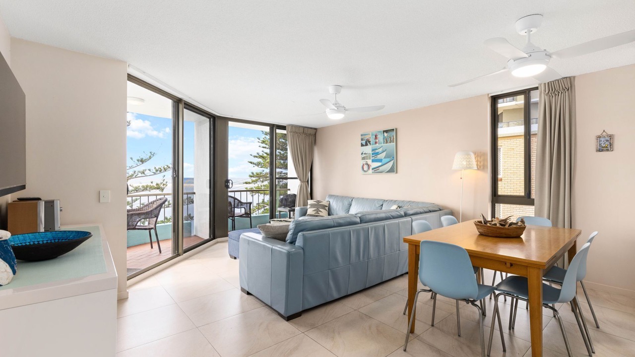 Photo of Livingroom in Golden Beach
