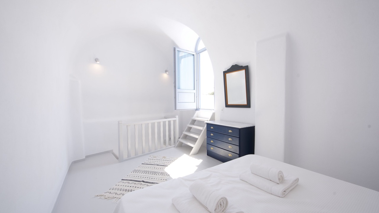 Photo of Bedroom in Oia