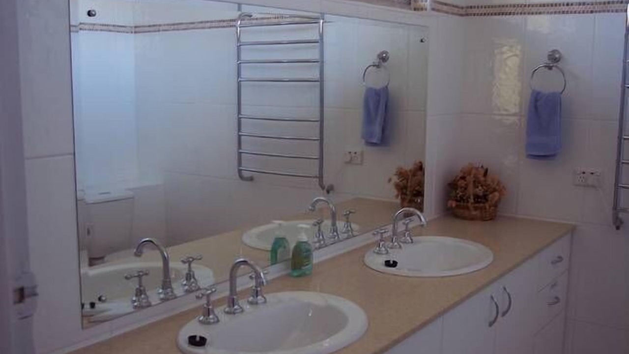 Photo of Bathroom in Duckmaloi