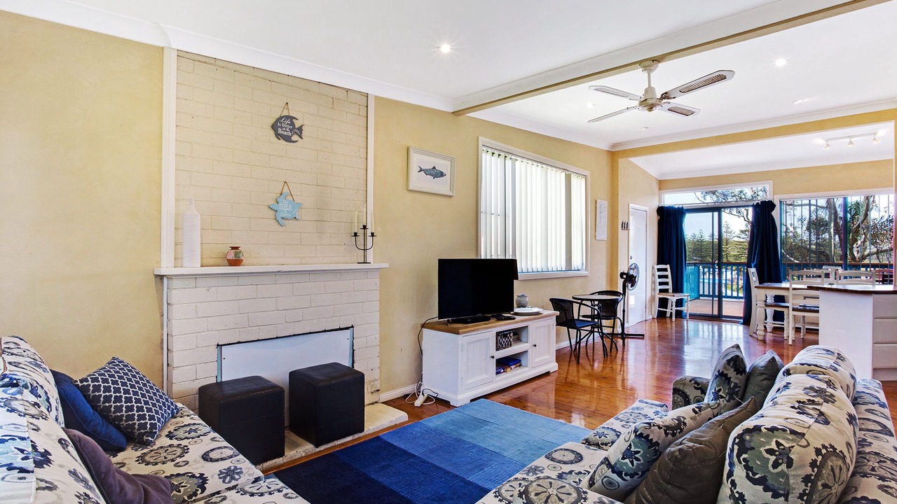 Photo of Livingroom in Black Head