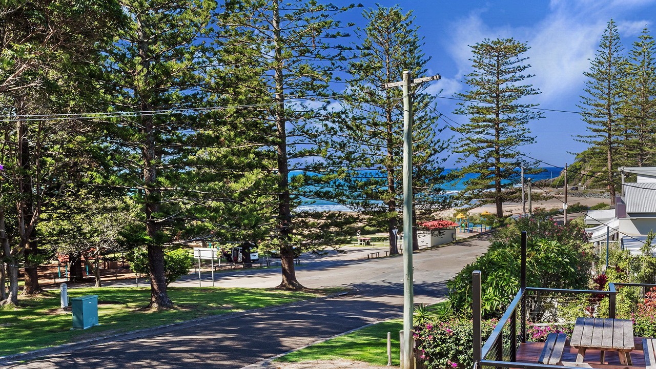 Photo of Outdoor in Black Head