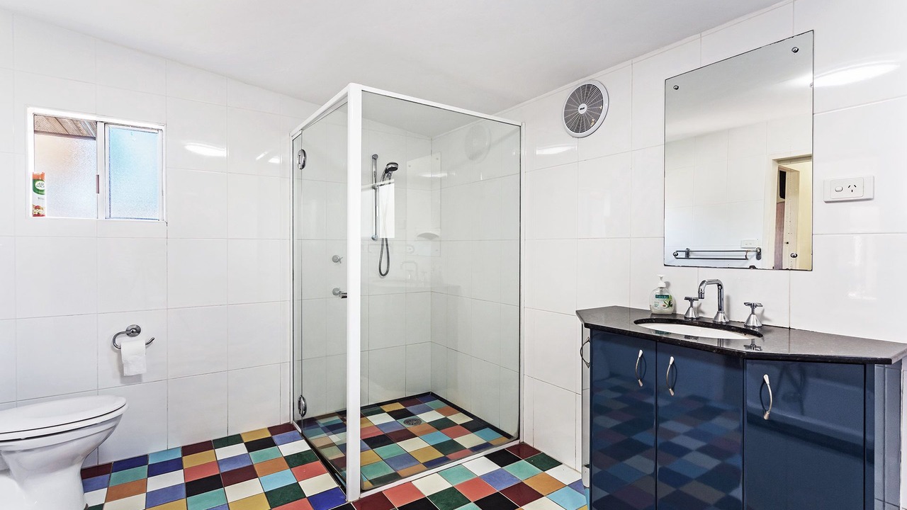 Photo of Bathroom in Black Head