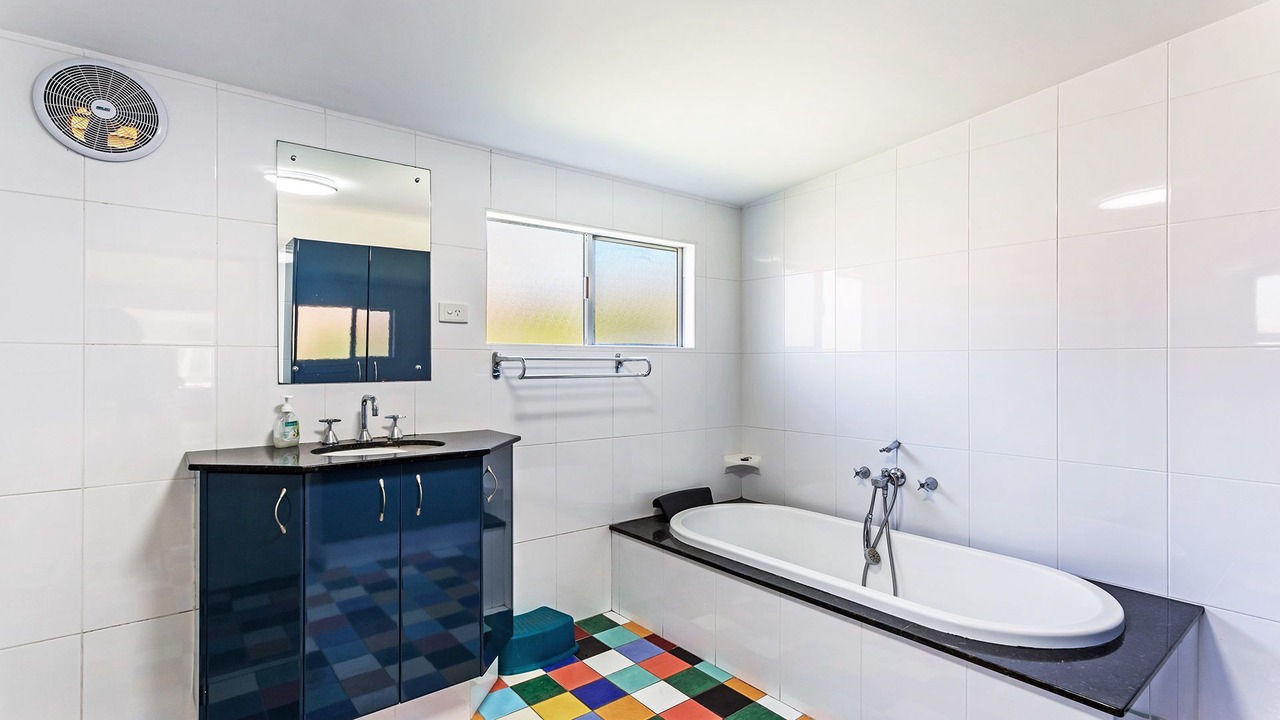Photo of Bathroom in Black Head