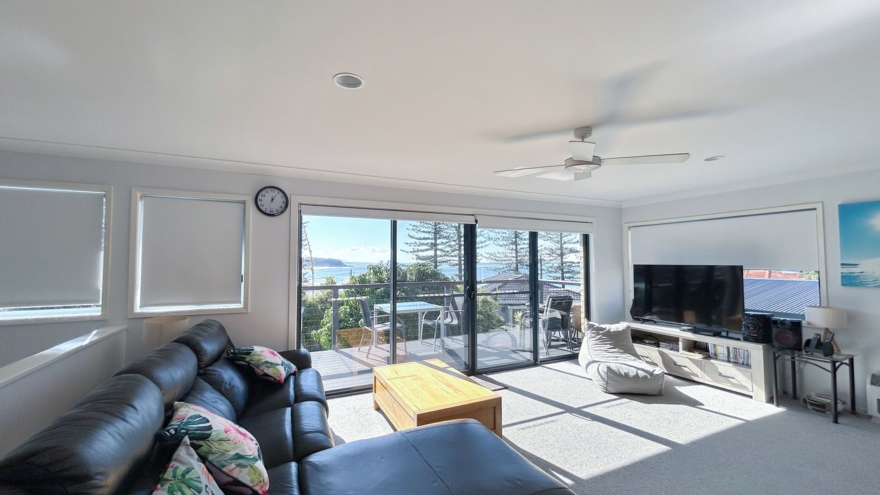 Photo of Livingroom in Black Head