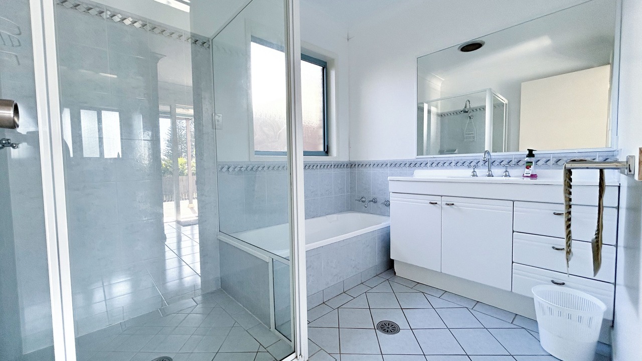 Photo of Bathroom in Black Head