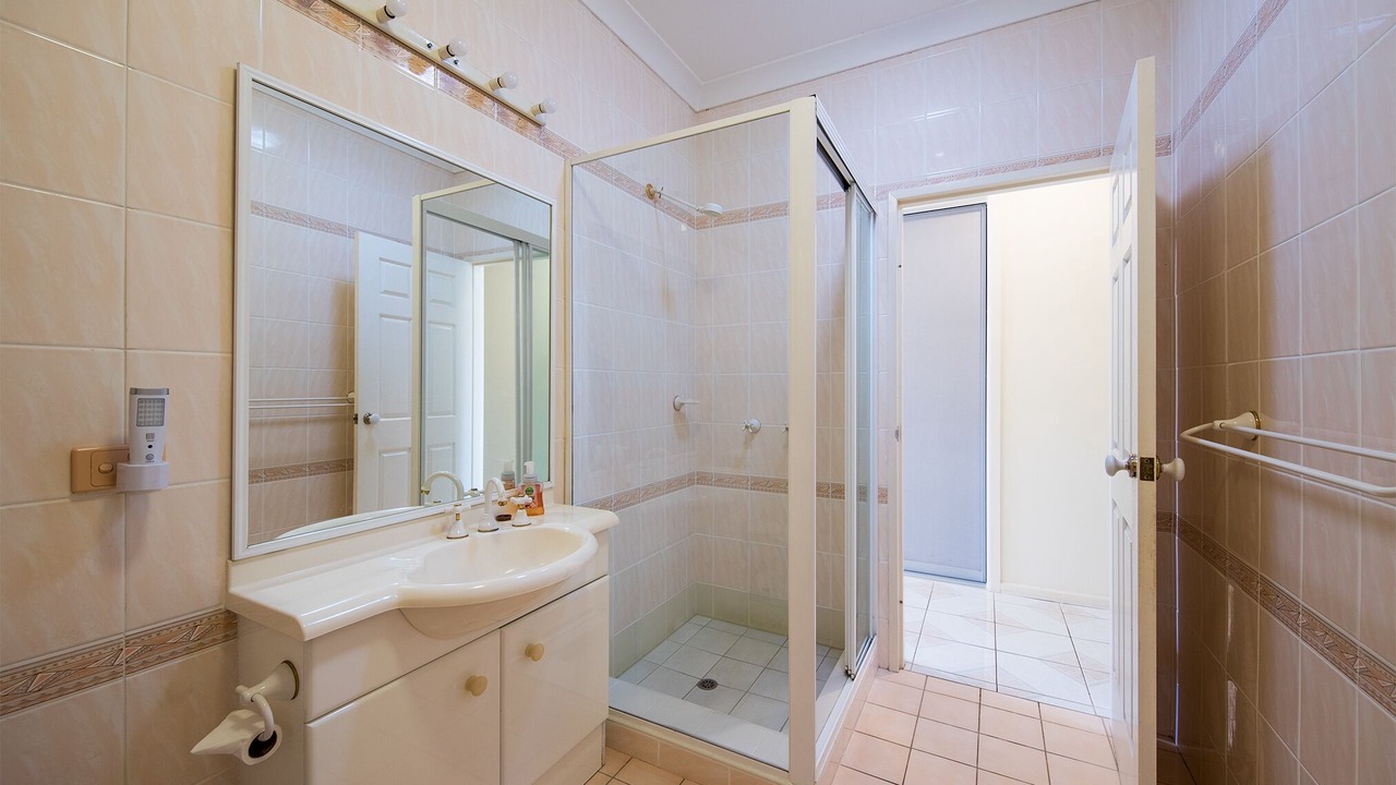 Photo of Bathroom in Black Head