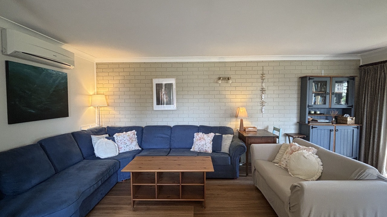 Photo of Livingroom in Black Head