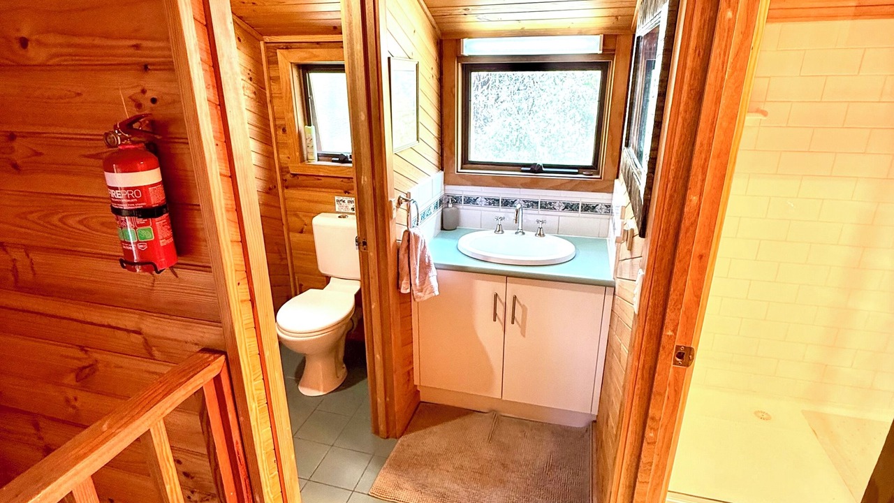 Photo of Bathroom in Halls Gap