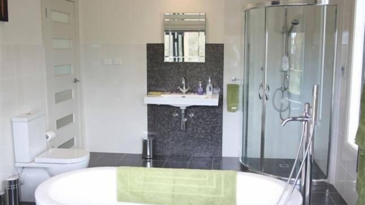 Photo of Bathroom in Wallendbeen