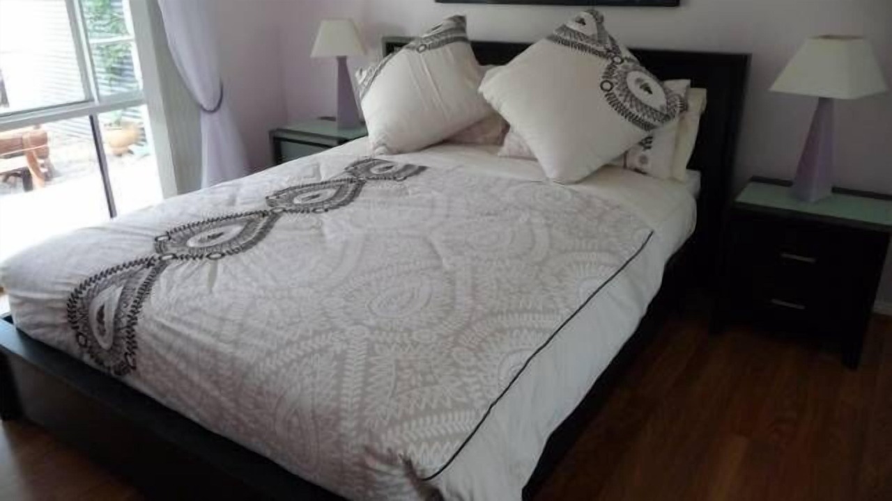 Photo of Bedroom in One Mile