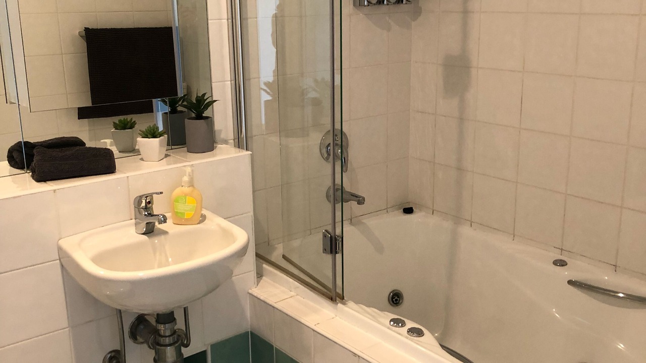 Photo of Bathroom in Cowes