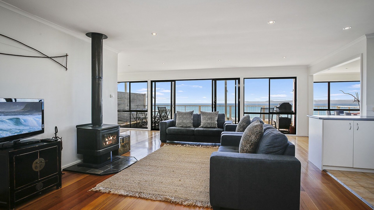 Photo of Livingroom in Skenes Creek