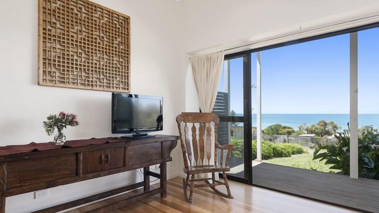 Photo of Livingroom in Skenes Creek