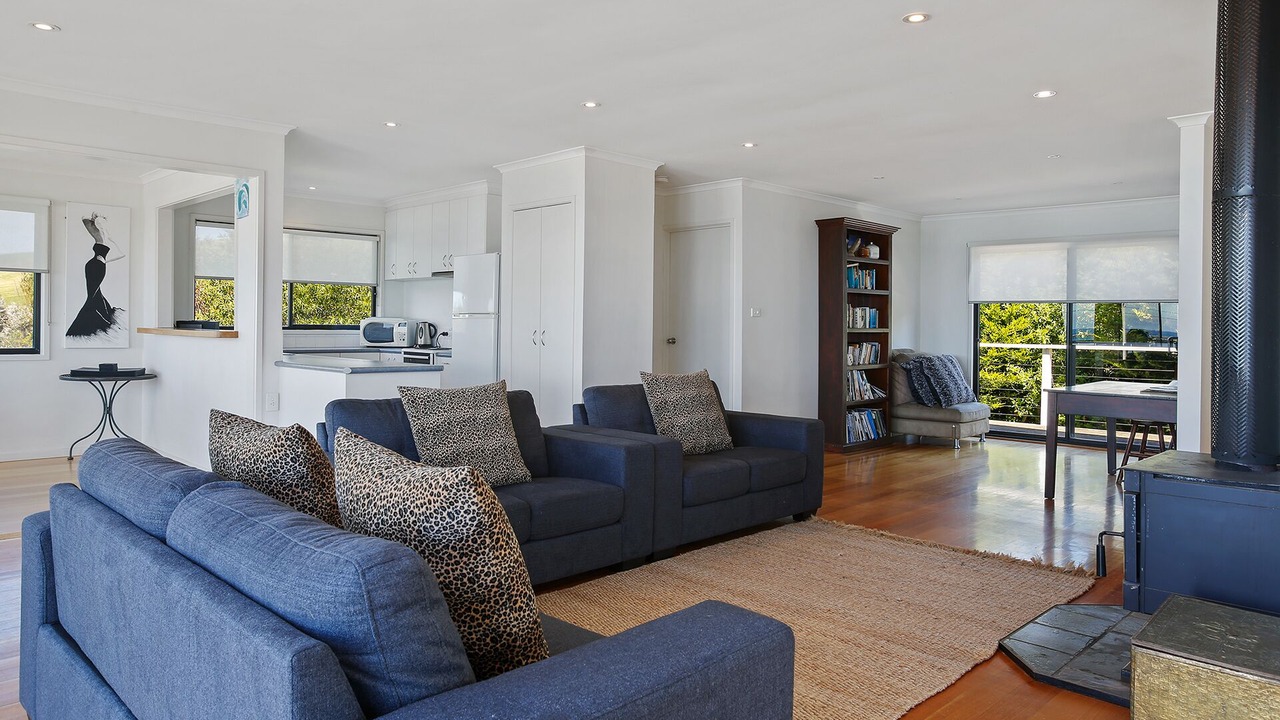 Photo of Livingroom in Skenes Creek