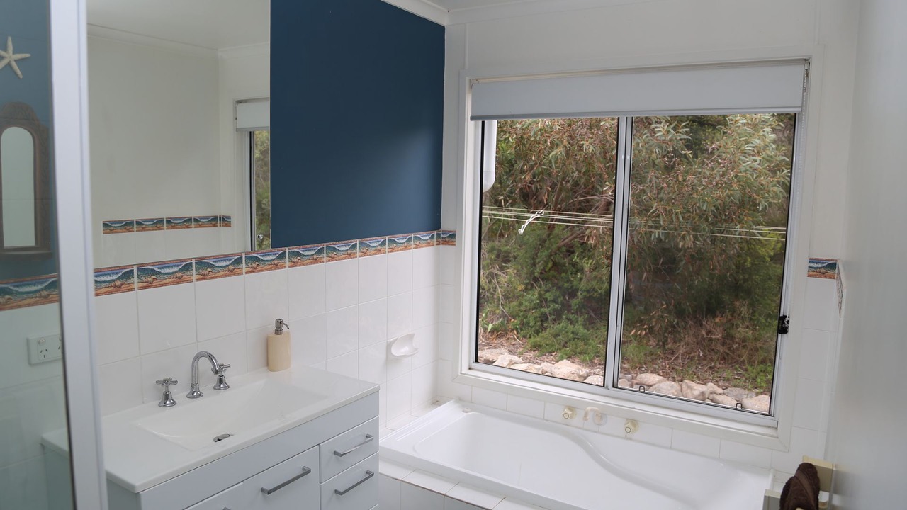 Photo of Bathroom in Warrenben