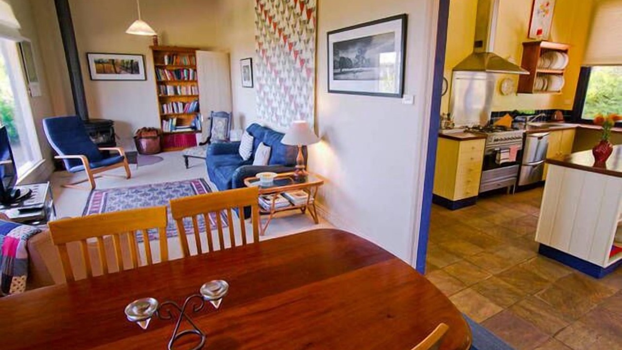 Photo of Livingroom in Tower Hill