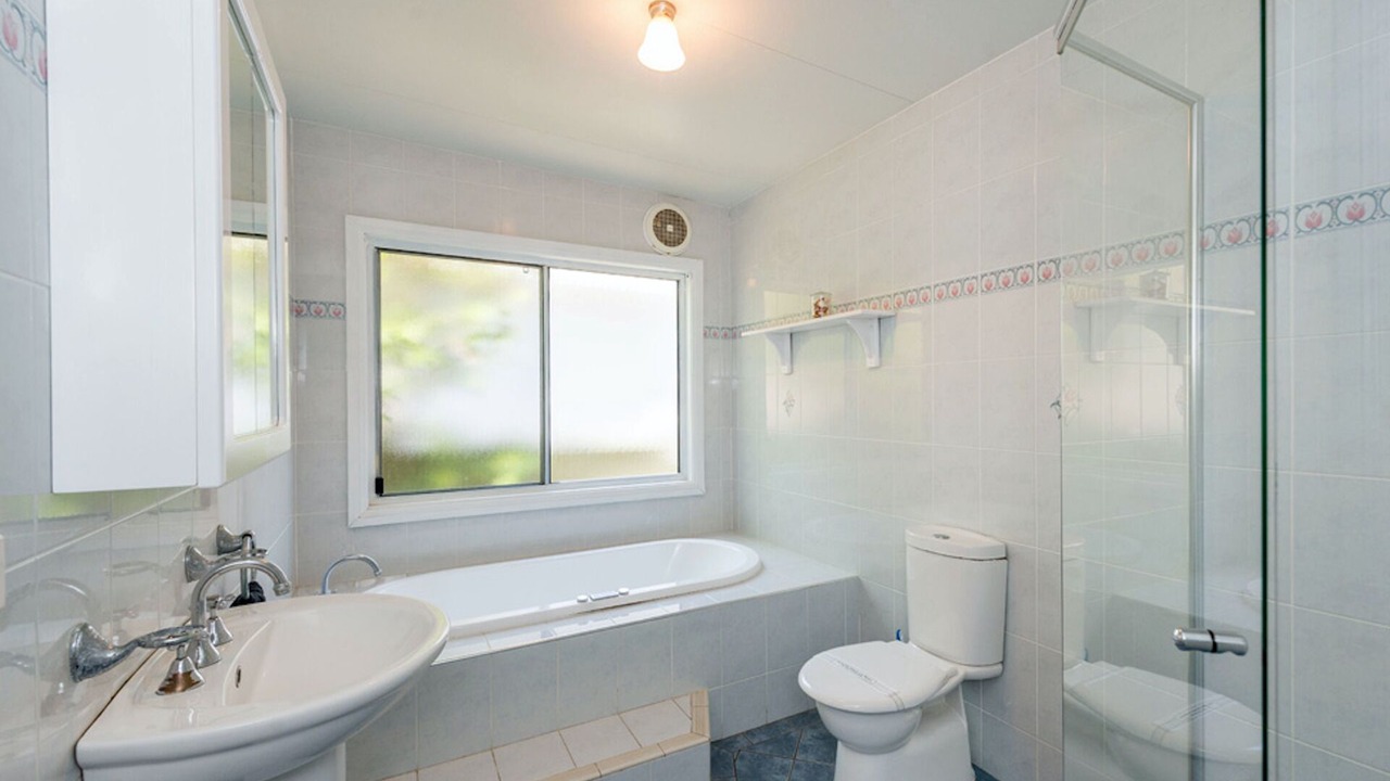 Photo of Bathroom in Lemon Tree Passage