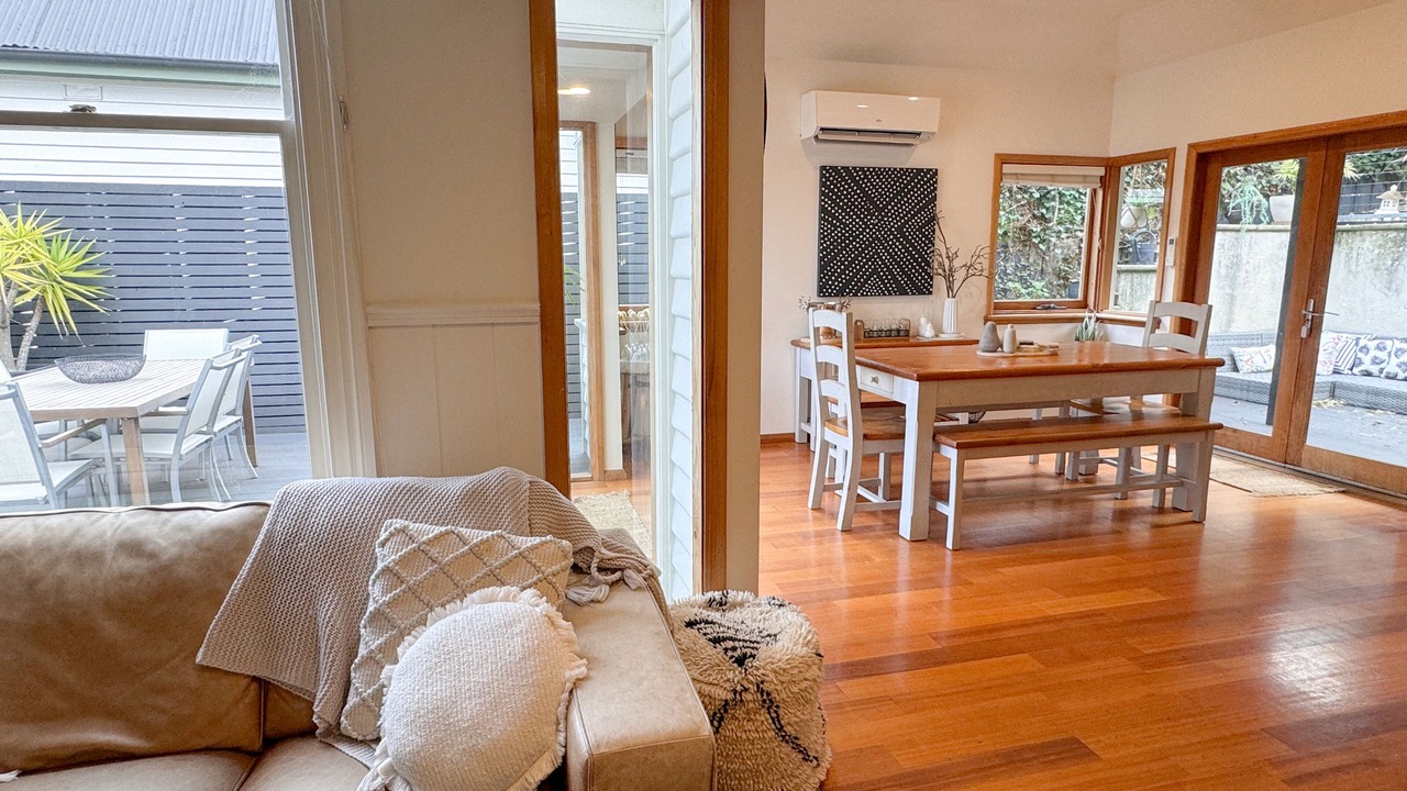 Photo of Livingroom in Sullivan's Cove