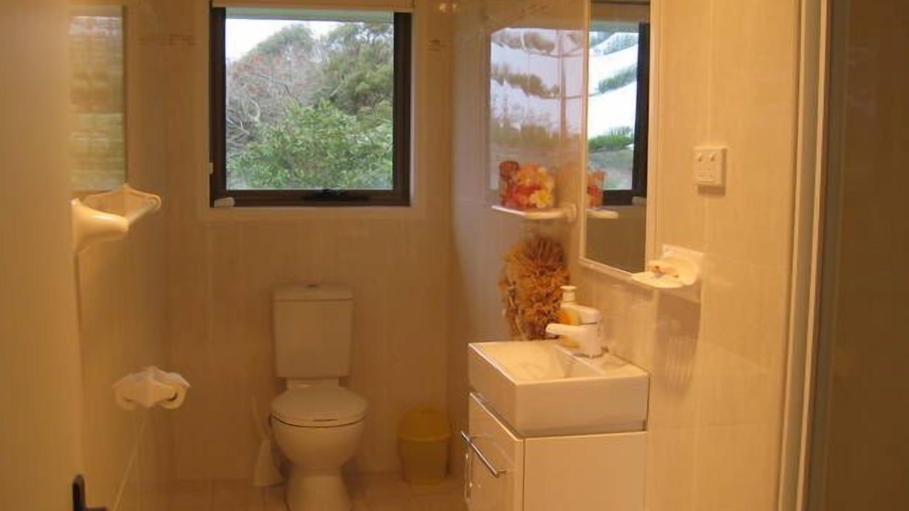 Photo of Bathroom in Red Head