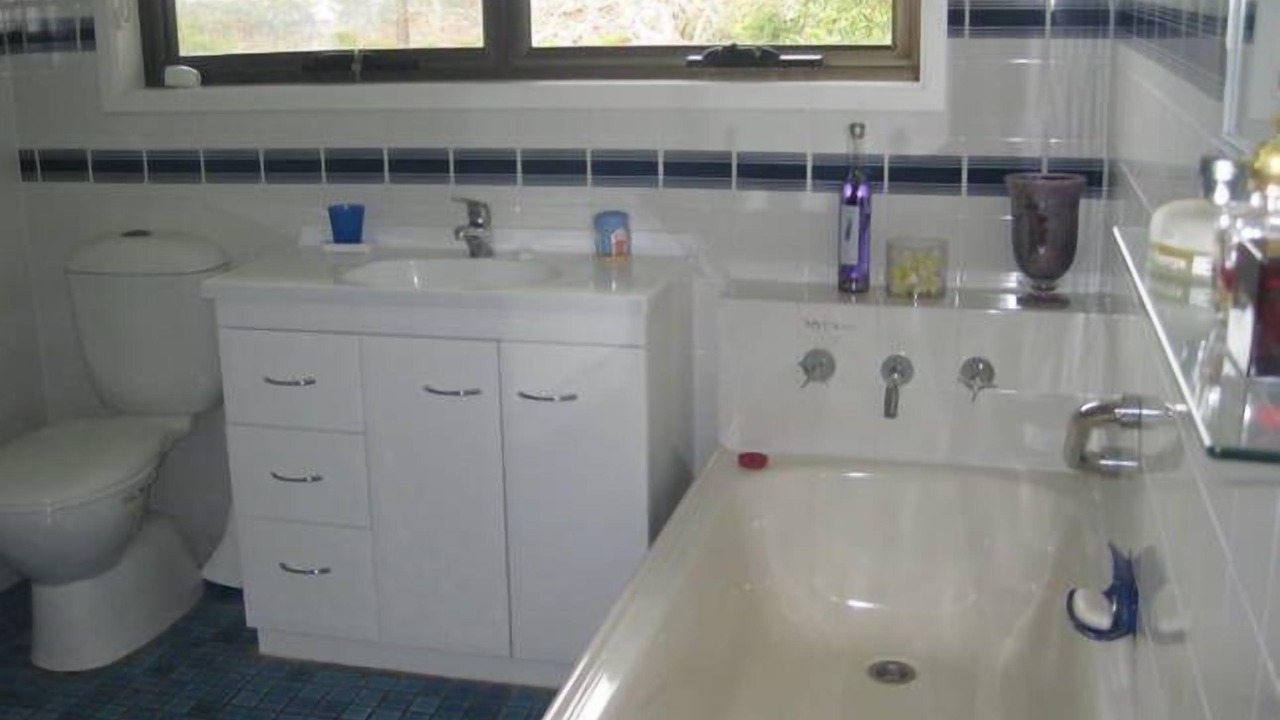 Photo of Bathroom in Red Head