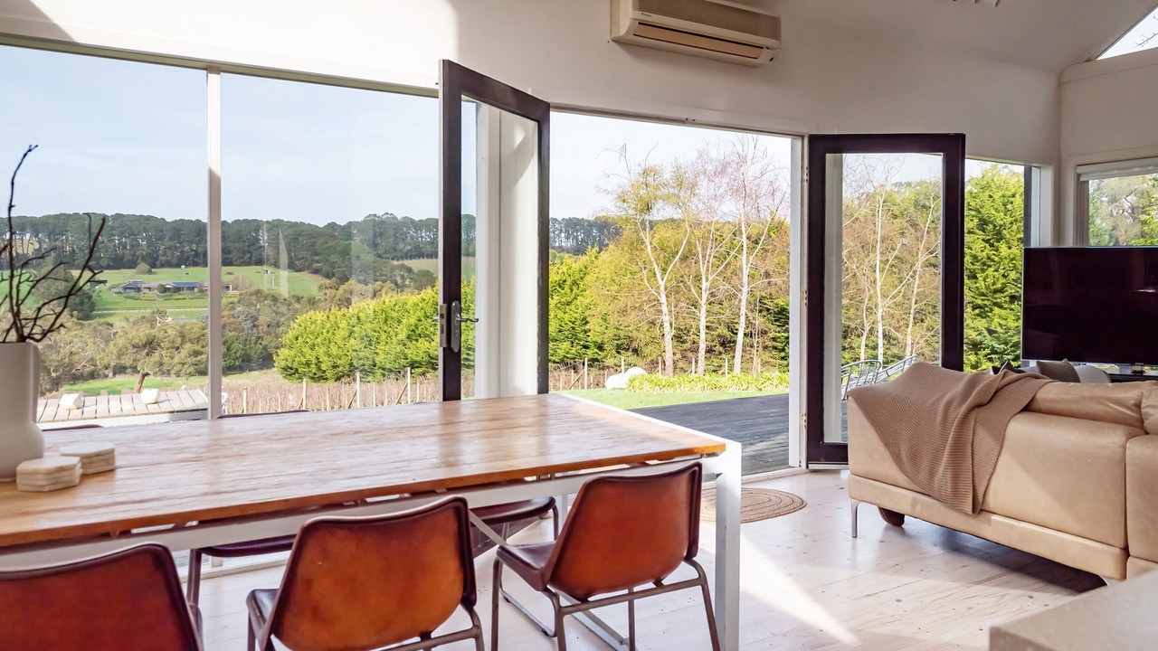 Photo of Livingroom in Red Hill South