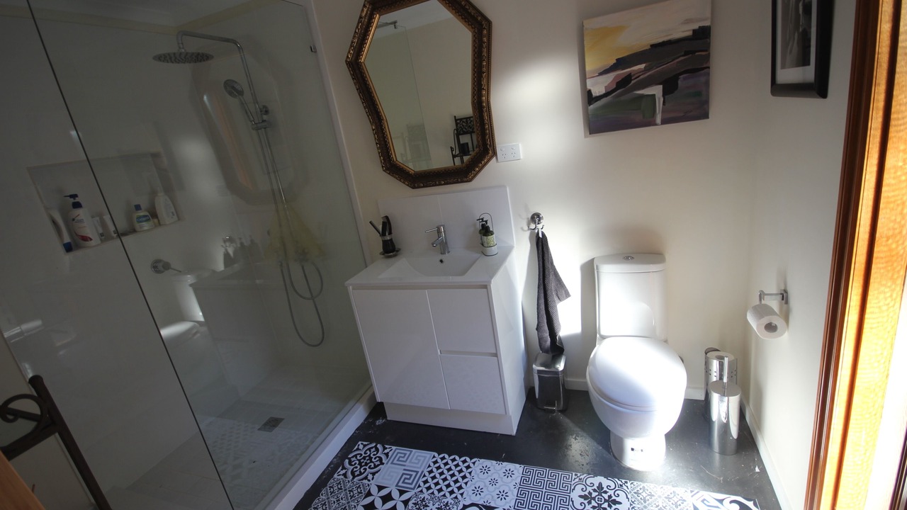 Photo of Bathroom in Wheatsheaf