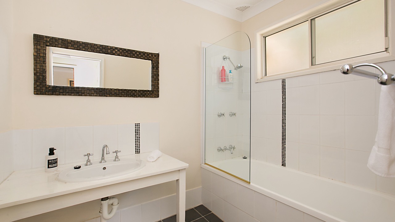 Photo of Bathroom in Broke