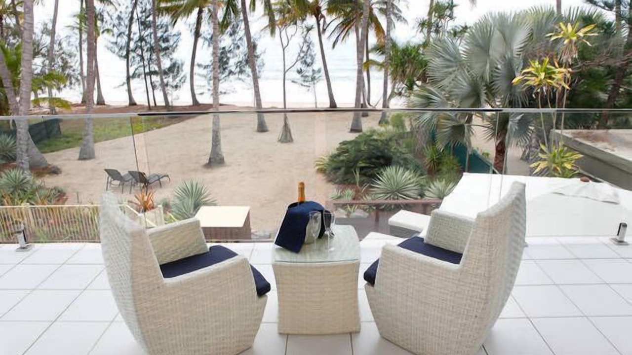 Photo of Patio Balcony in Oak Beach
