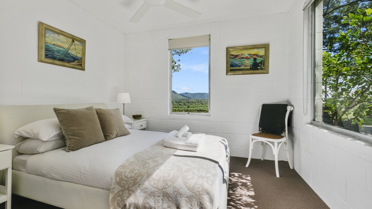 Photo of Bedroom in Broke