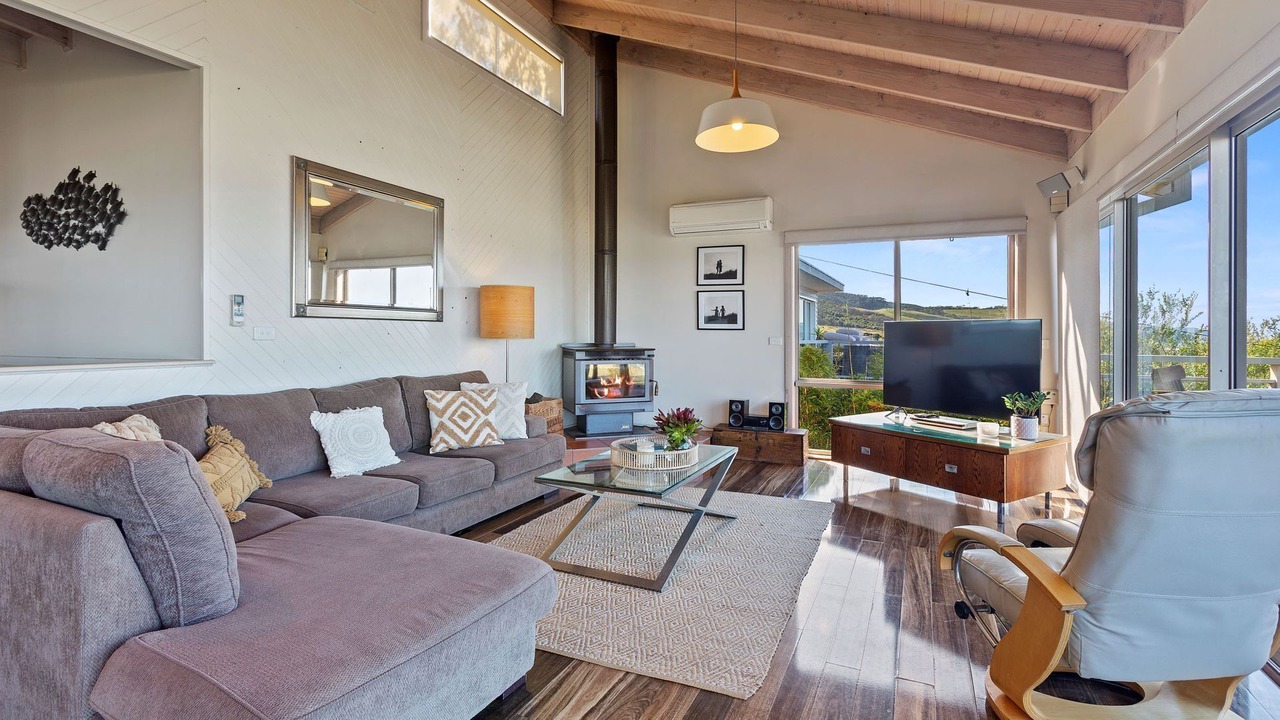Photo of Livingroom in Skenes Creek