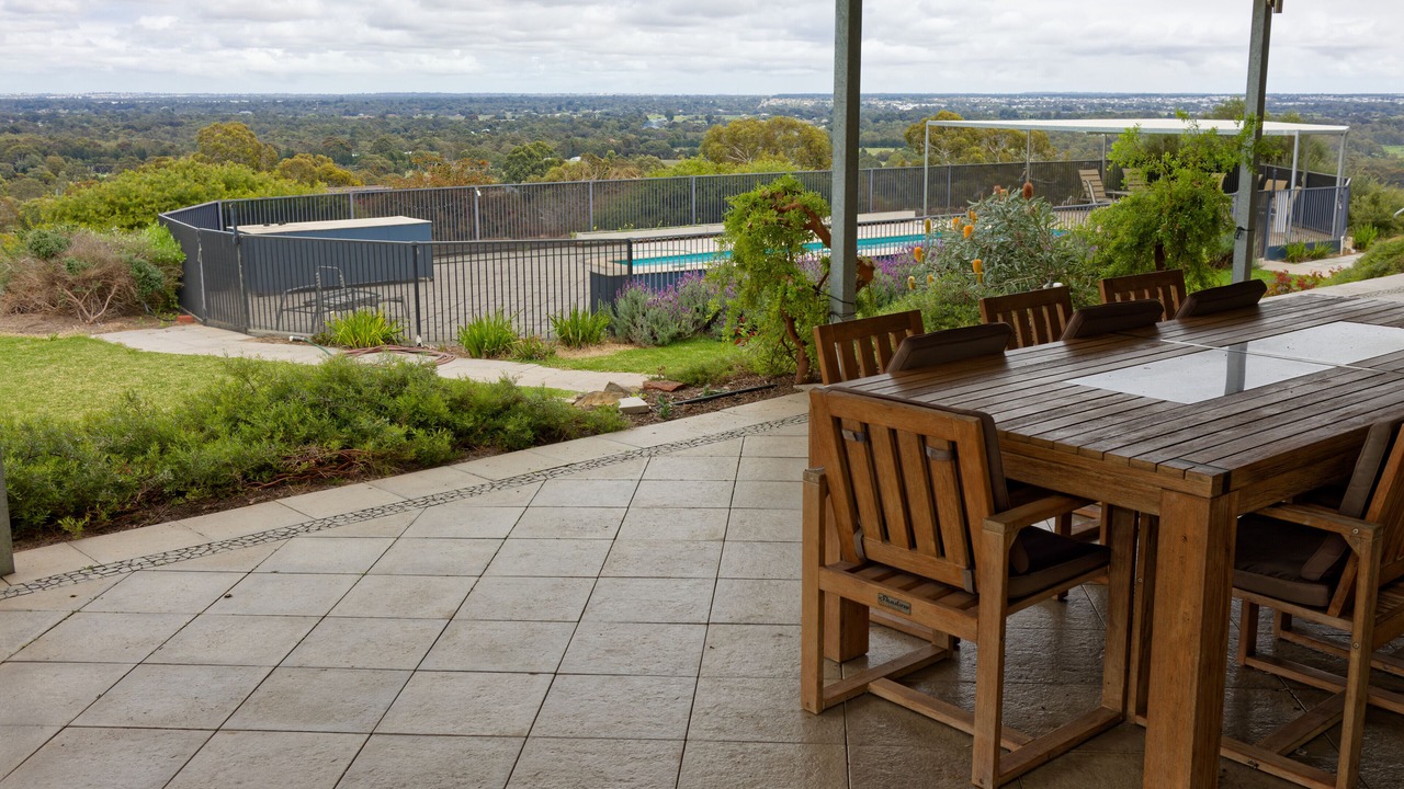 Photo of Outdoor in Baskerville