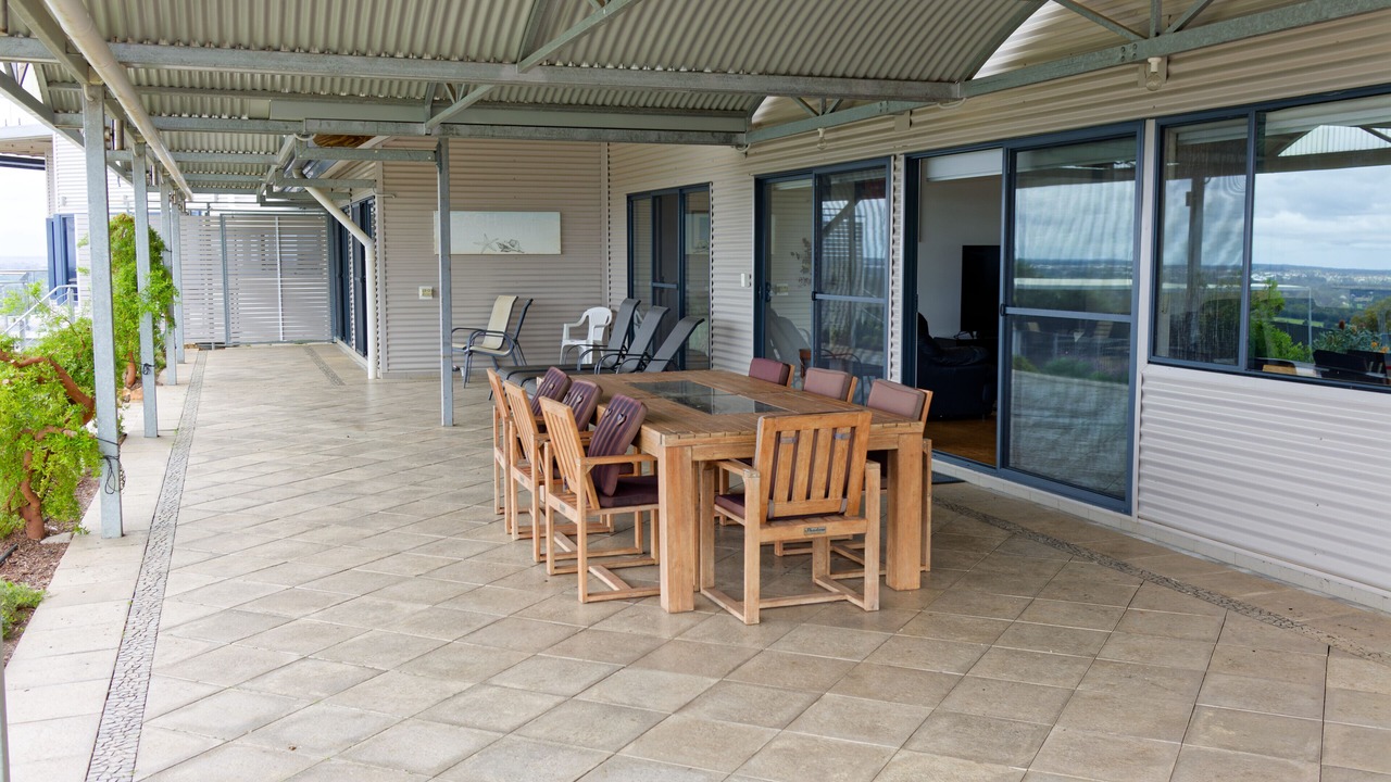 Photo of Outdoor in Baskerville