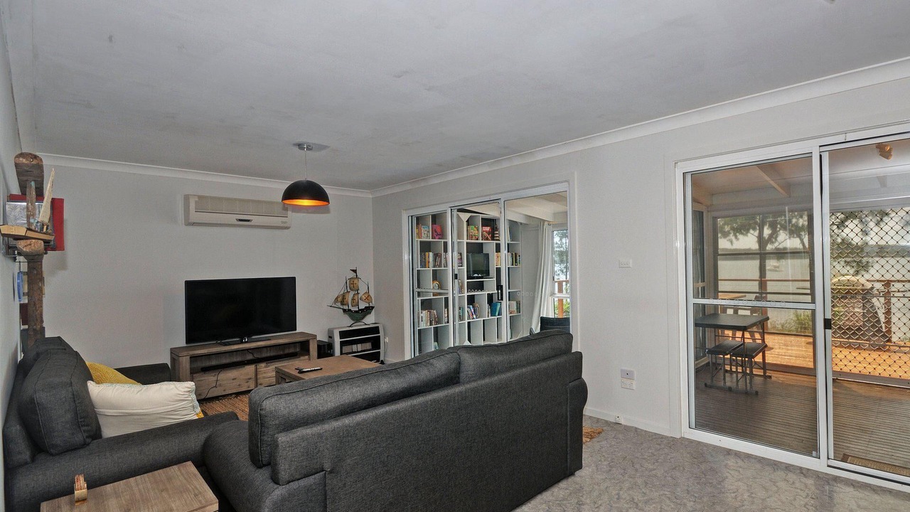 Photo of Livingroom in North Arm Cove