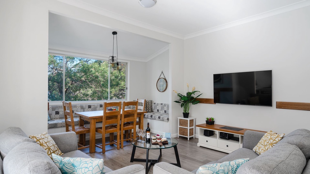 Photo of Livingroom in Cottage Point