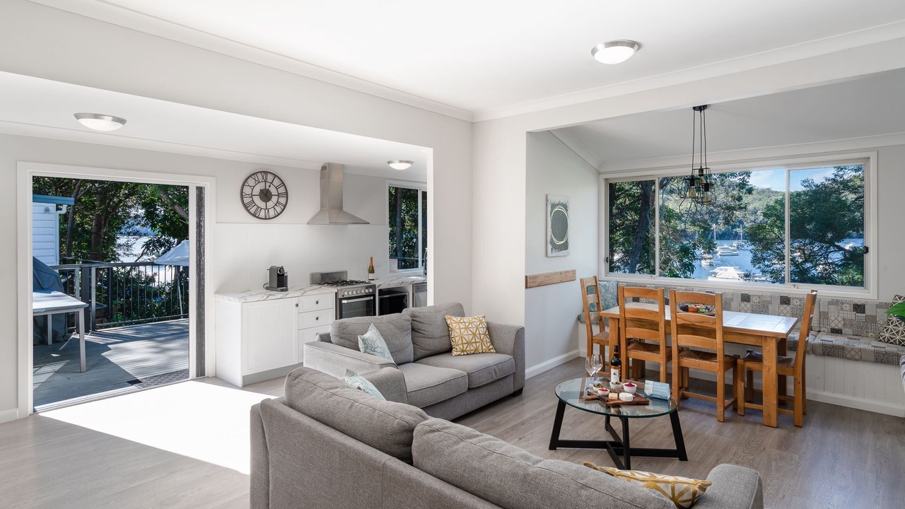 Photo of Livingroom in Cottage Point