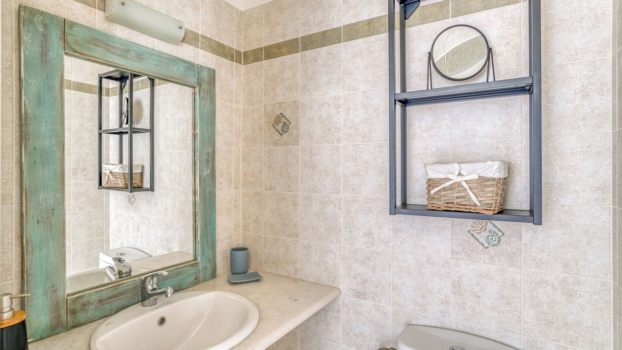 Photo of Bathroom in Aliki