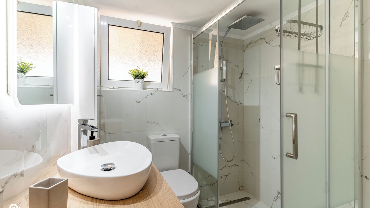Photo of Bathroom in Aigaleo