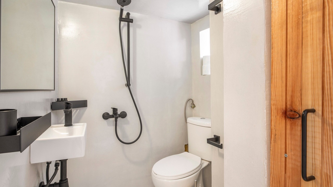 Photo of Bathroom in Paleopolis