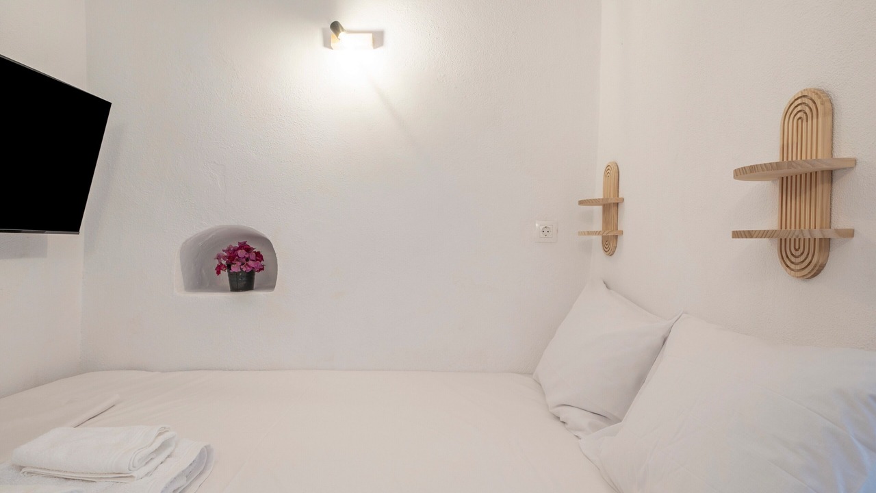 Photo of Bedroom in Paleopolis