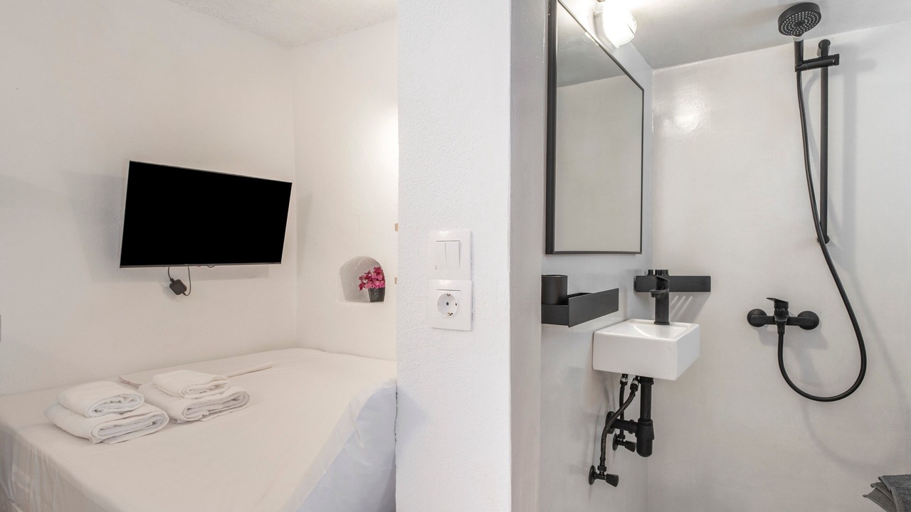 Photo of Bedroom in Paleopolis