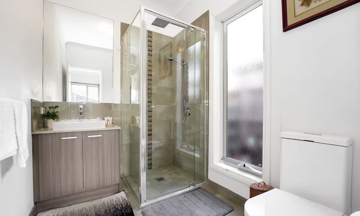 Photo of Bathroom in Officer