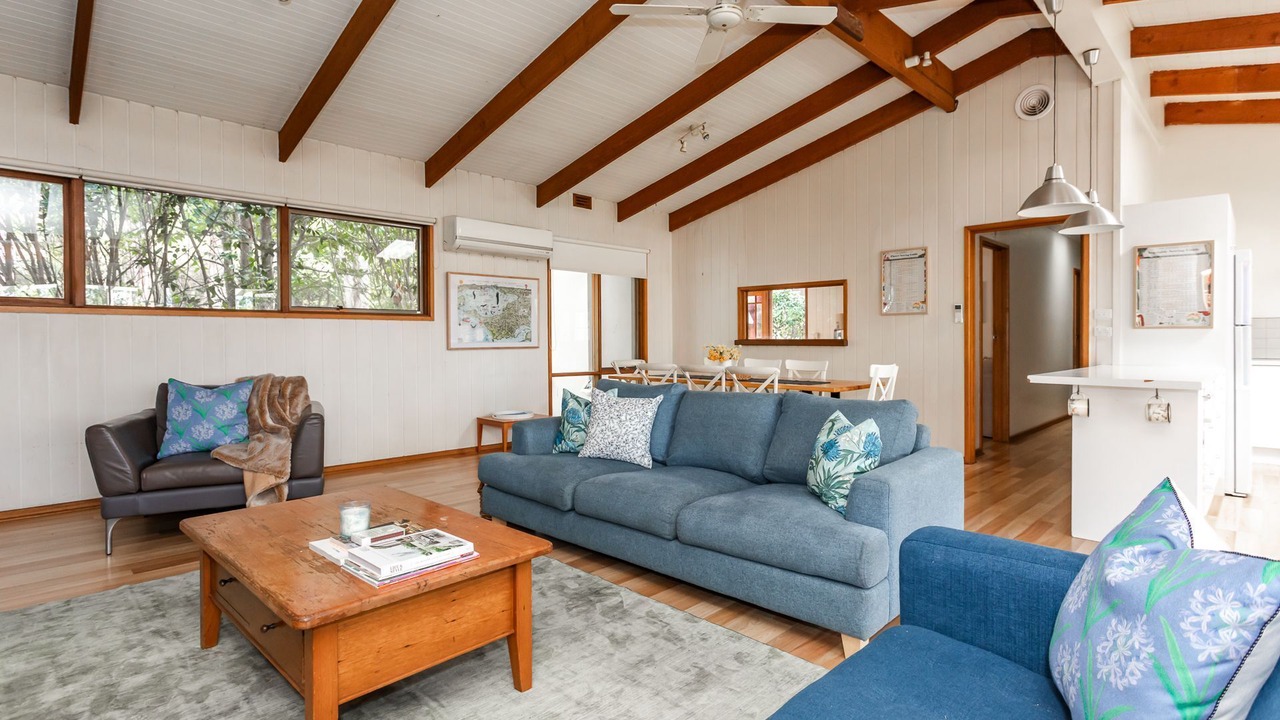 Photo of Livingroom in Red Hill South