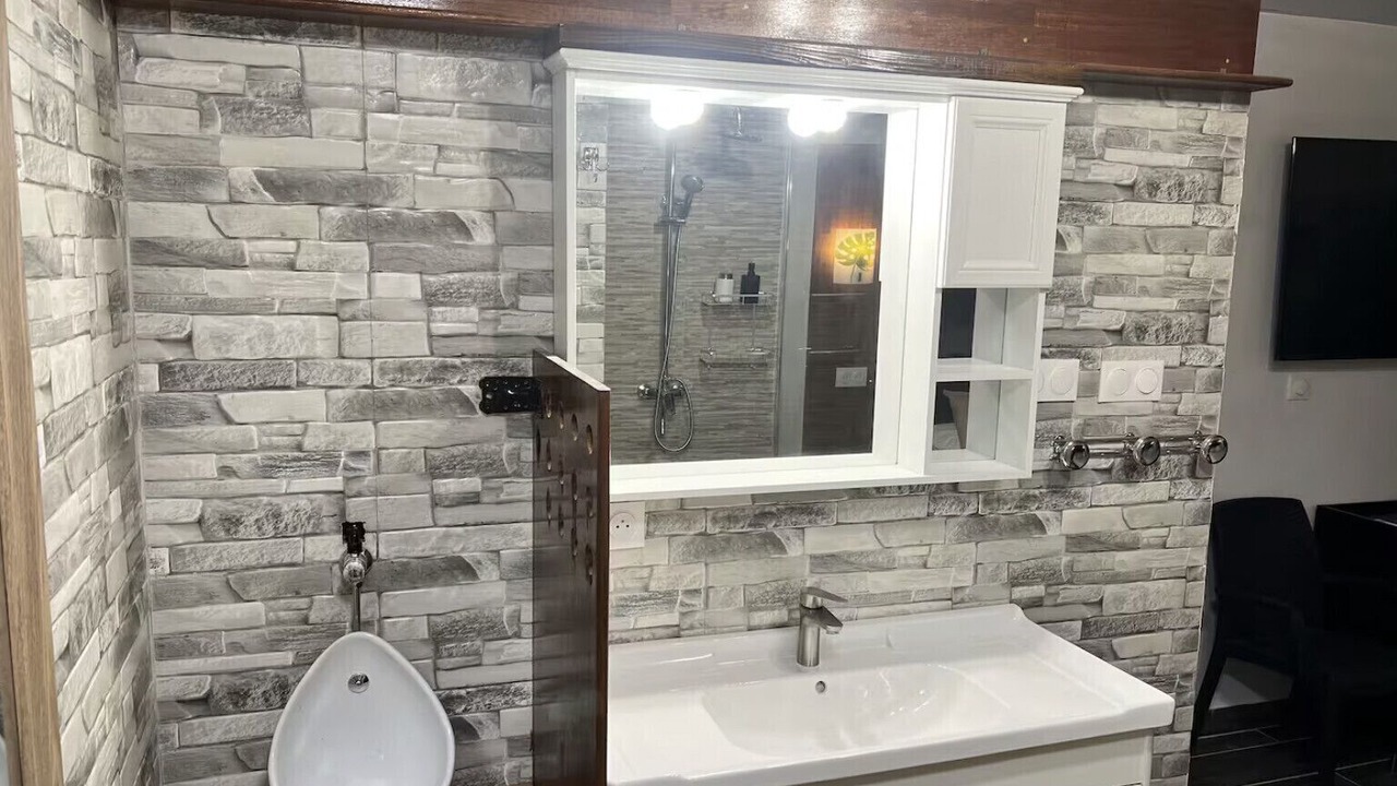 Photo of Bathroom in Fare