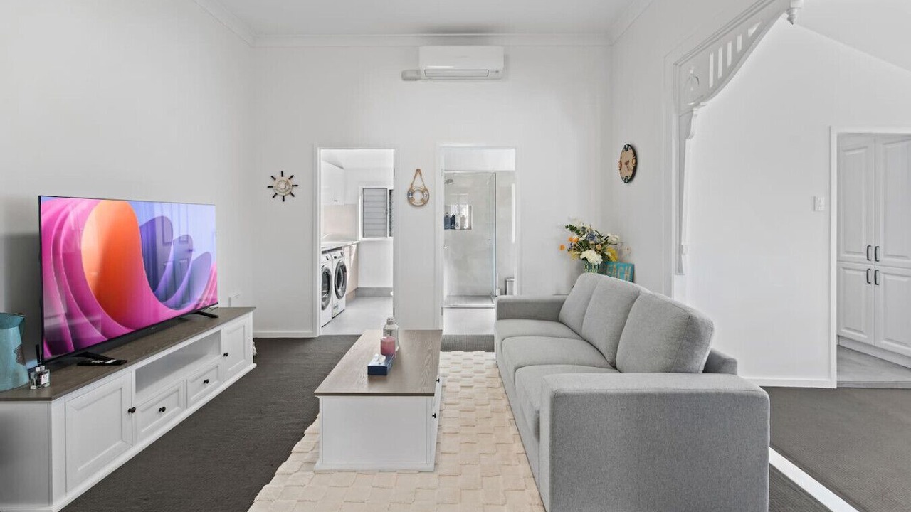 Photo of Livingroom in Herston