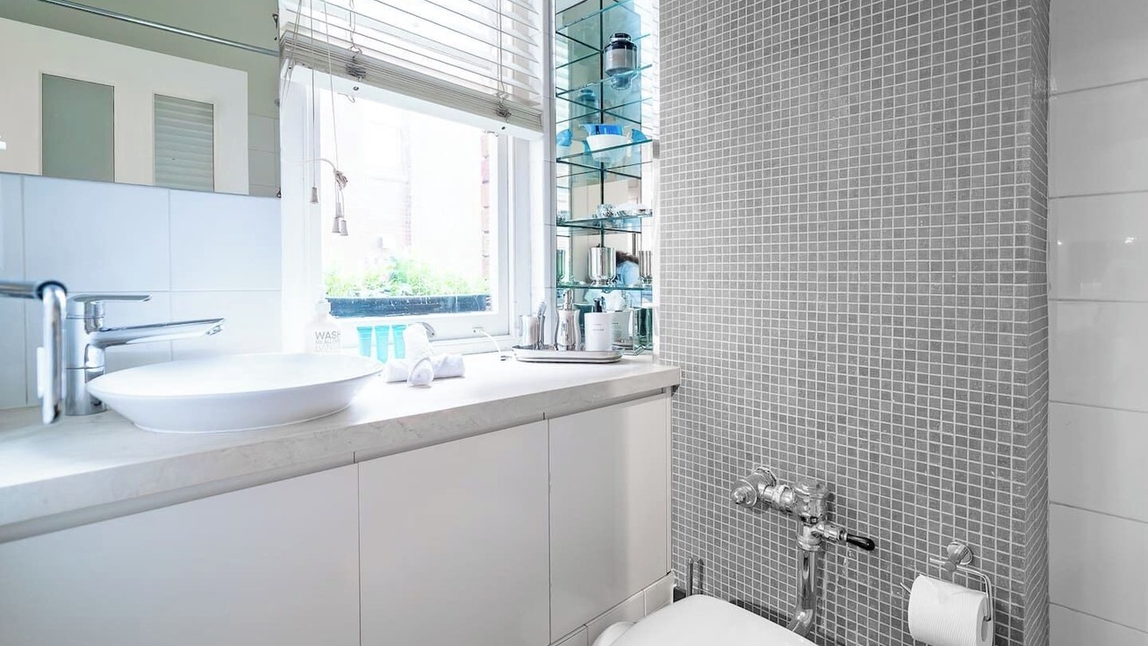 Photo of Bathroom in Elizabeth Bay