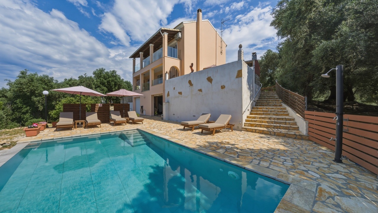 Photo of Outdoor in Petaleia