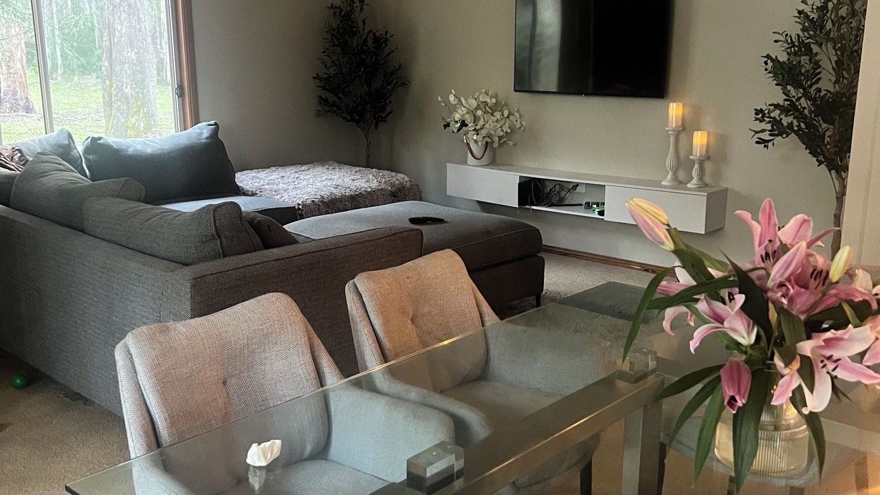 Photo of Livingroom in Tolmie