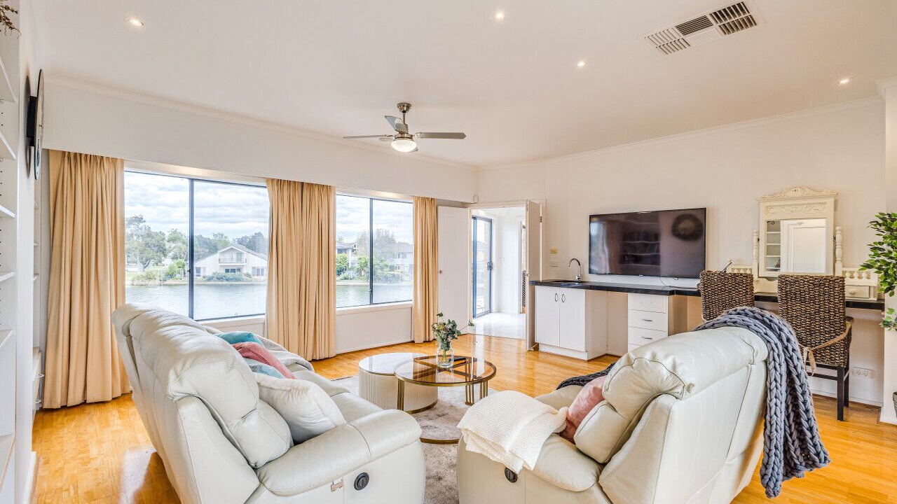 Photo of Livingroom in Sanctuary Lakes