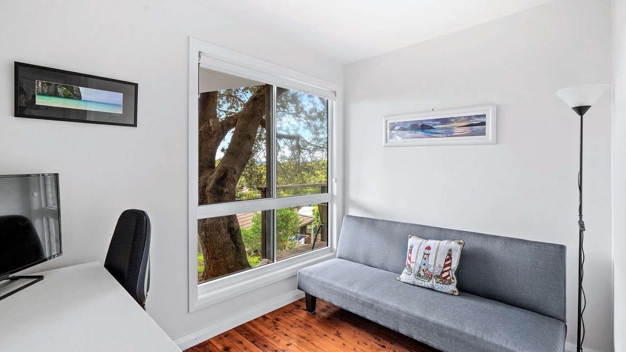 Photo of Livingroom in Forresters Beach
