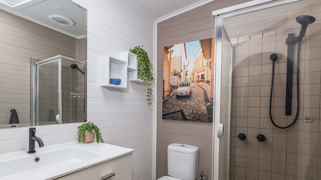 Photo of Bathroom in Albert Park
